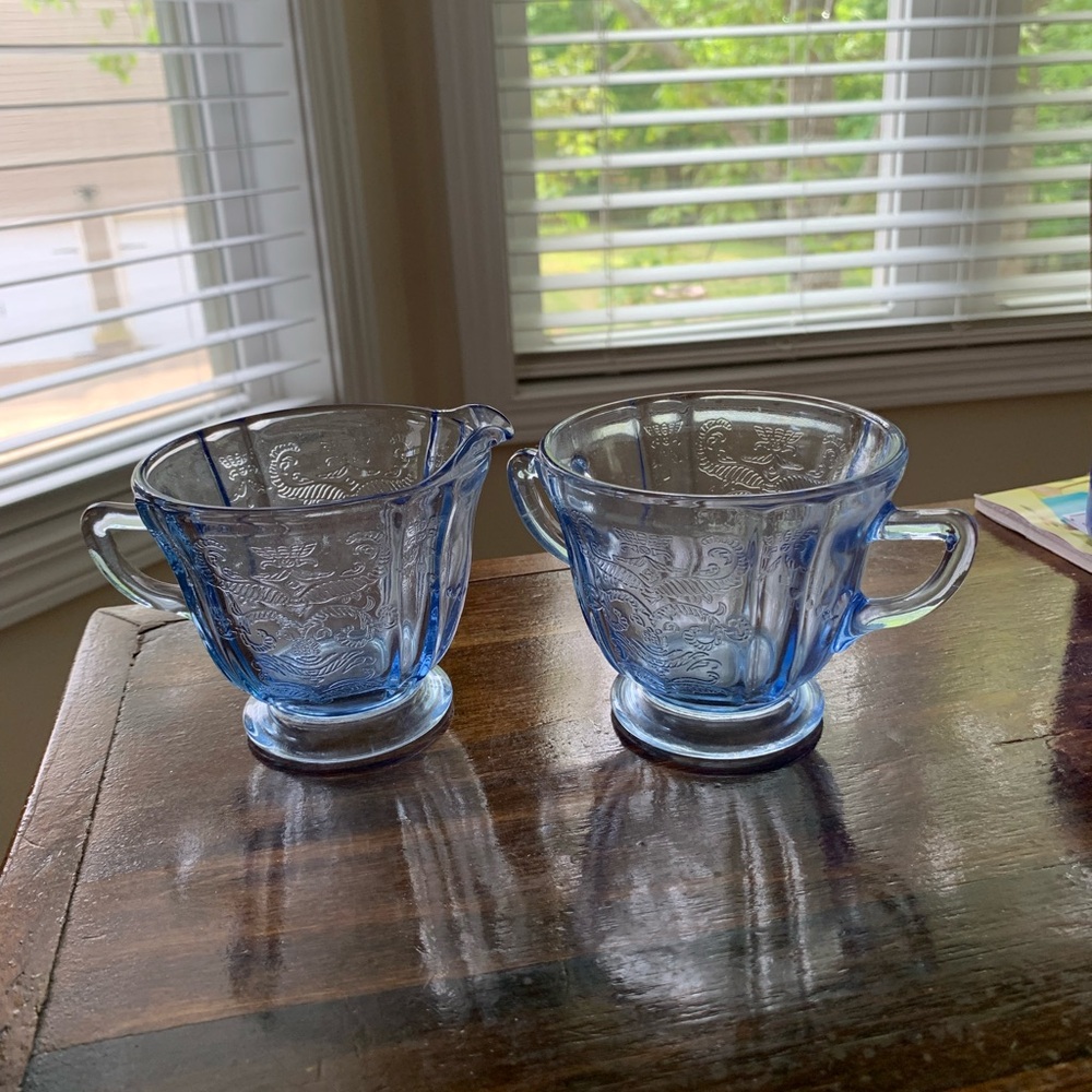 Azure Blue Serveware Set with Handles and Texture